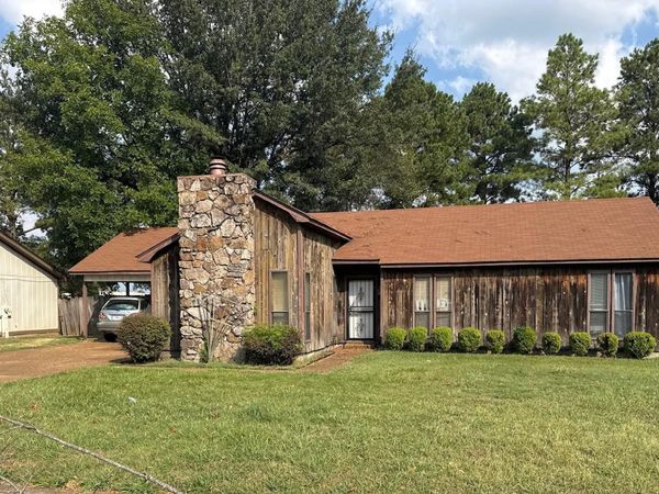 6776 STARKENBURG DR, Memphis, TN 38115