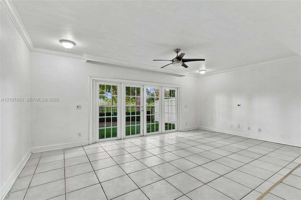 650 NE 195th St , Miami, FL 33179 Photo