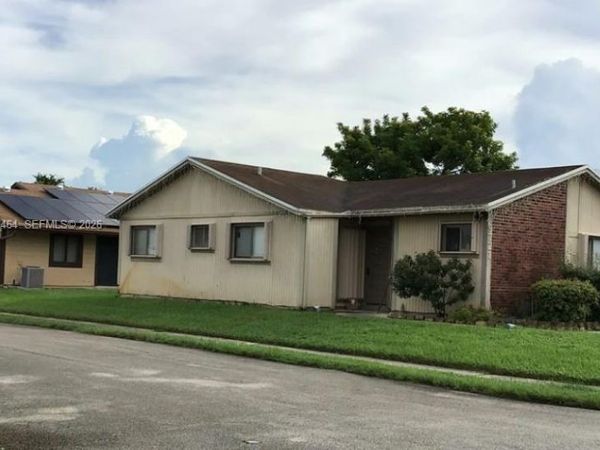9721 W Daffodil Ln , Miramar, FL 33025
