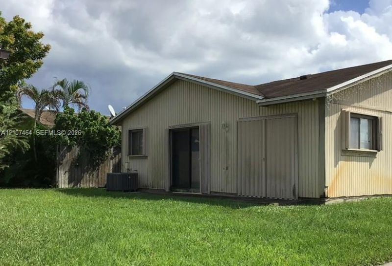 9721 W Daffodil Ln, Miramar, FL 33025 Photo