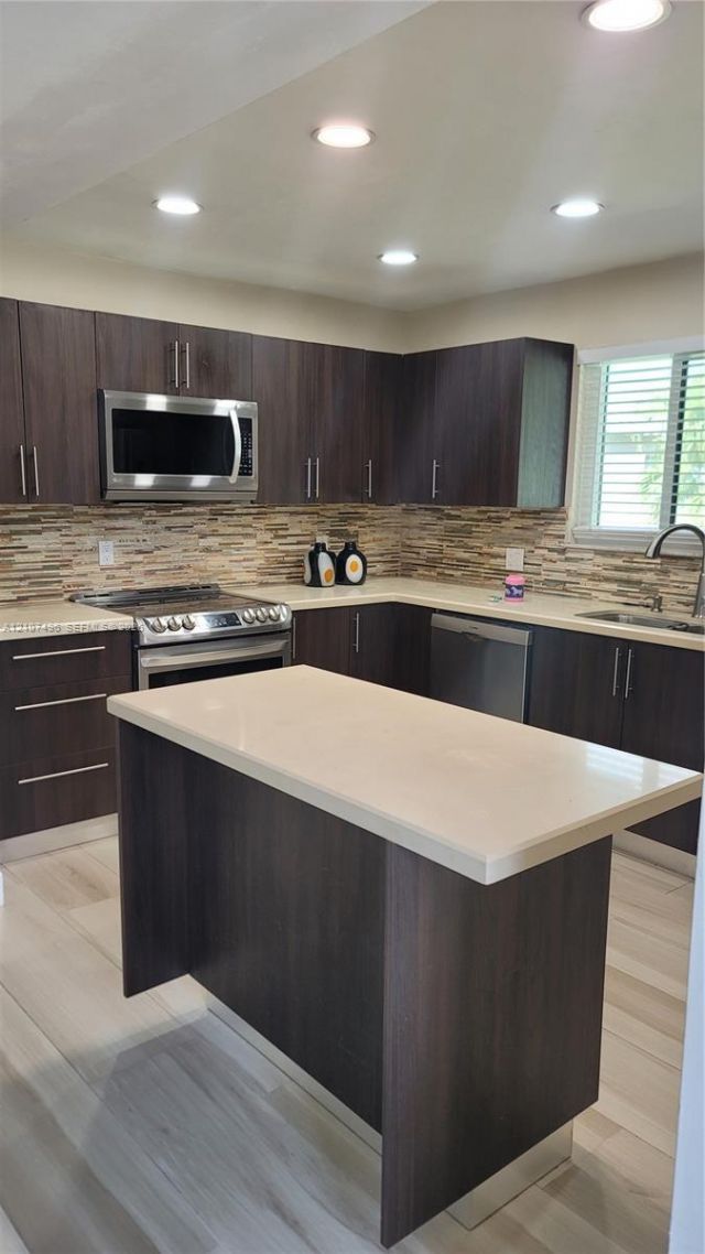 330 Racquet Club Rd , Unit 204, Weston, FL 33326 Photo