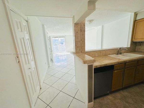1020 Meridian Ave , Unit 415, Miami Beach, FL 33139