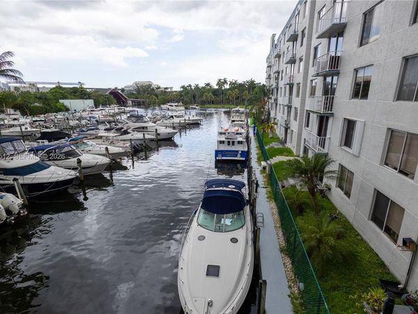 1720 NW N River Dr , Unit 302, Miami, FL 33125