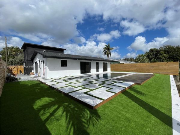 5700 SW 56th St , Davie, FL 33314