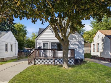 22409 Beechwood Avenue , Eastpointe, Mi 48021