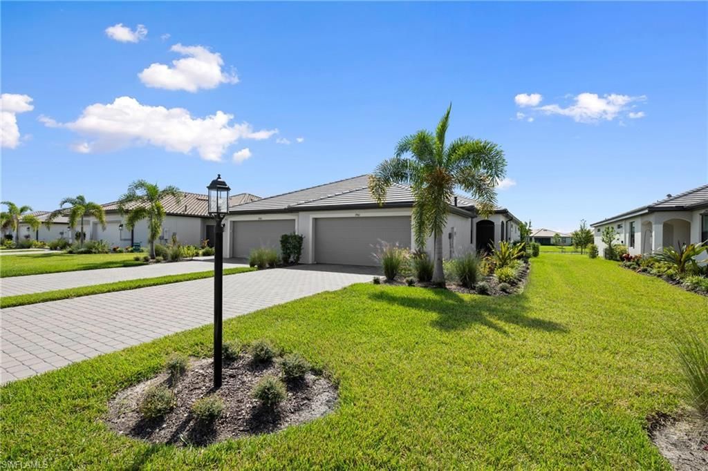 19561 Hinkley Dr, Estero, FL 33928 Photo