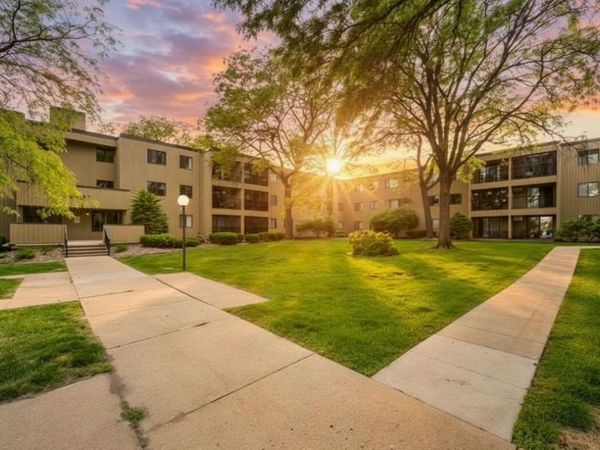 4101 Parklawn Avenue , Unit 201, Edina, MN 55435