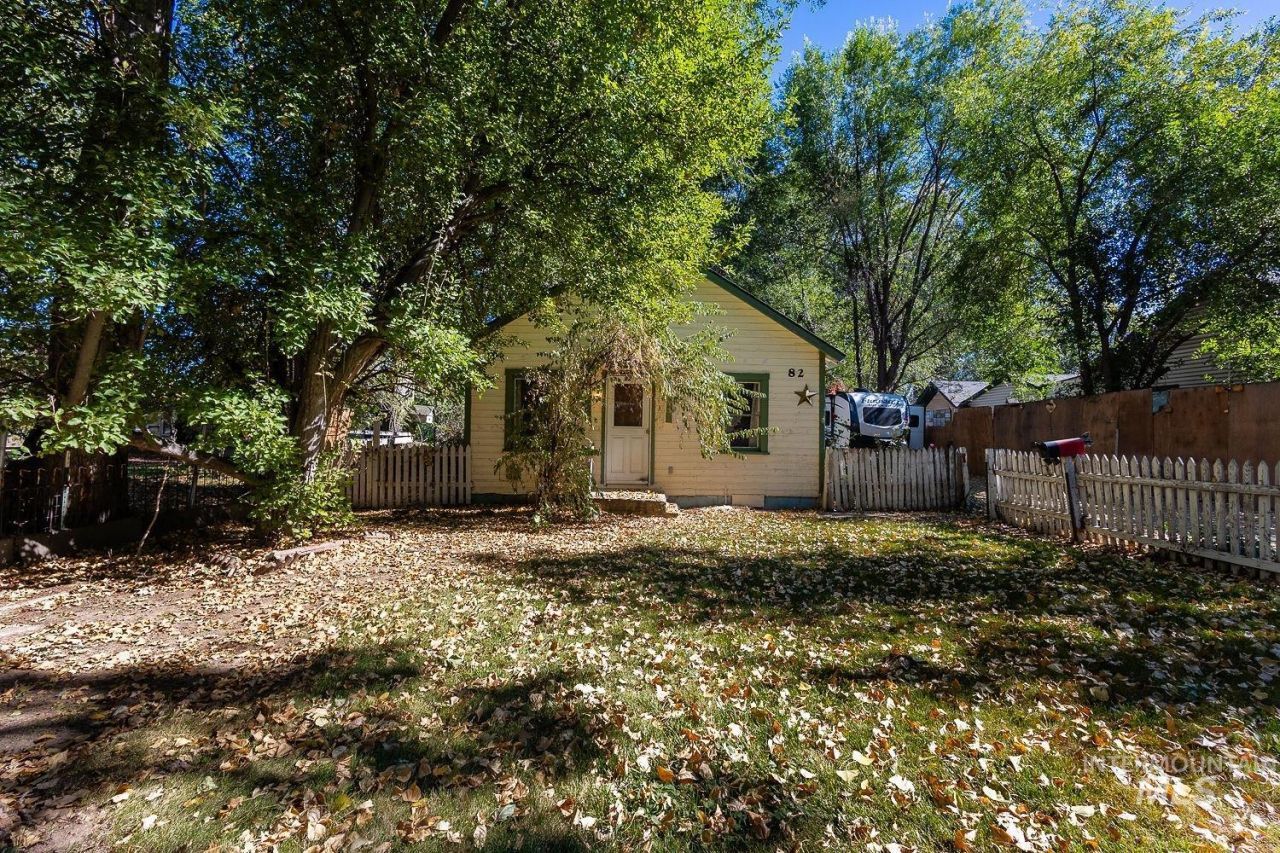 82 N Sugar Ln, Nampa, ID 83687 Main Photo