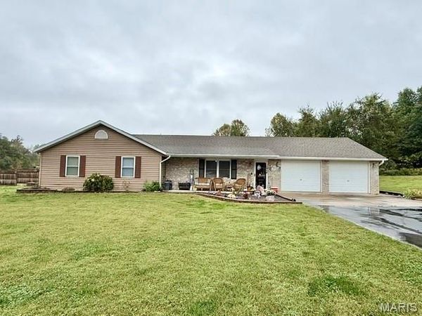54022 Johnny Trail , Hannibal, MO 63401