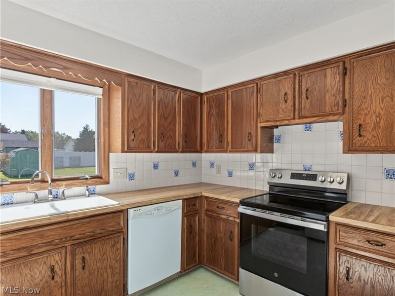 322 Rivermoor Drive, Mogadore, OH 44260 Photo 7