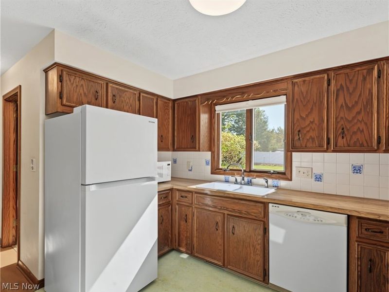 322 Rivermoor Drive, Mogadore, OH 44260 Photo 8