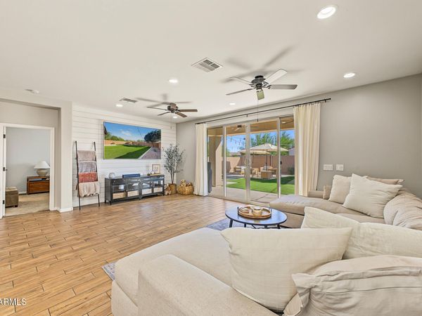 9429 W MEADOWBROOK Avenue, Phoenix, AZ 85037