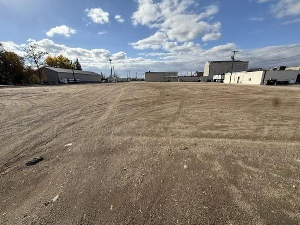 121 3rd Street S, Wahpeton, ND 58075