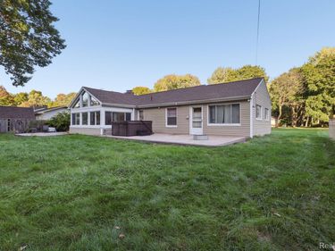 18111 Mayfield Street, Livonia, Mi 48152