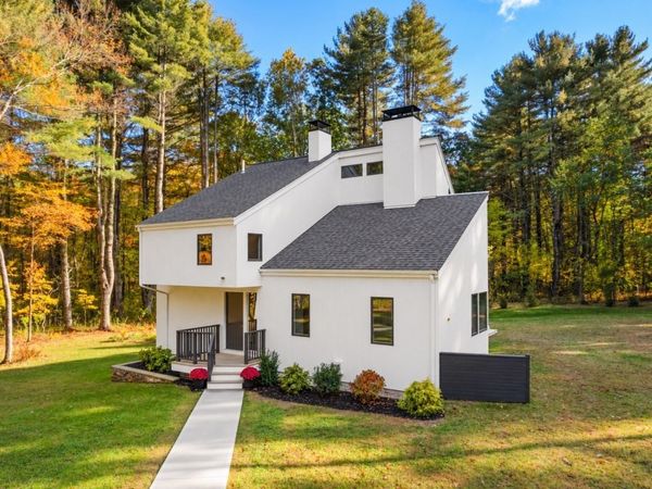 10 Farm St, Dover, MA 02030