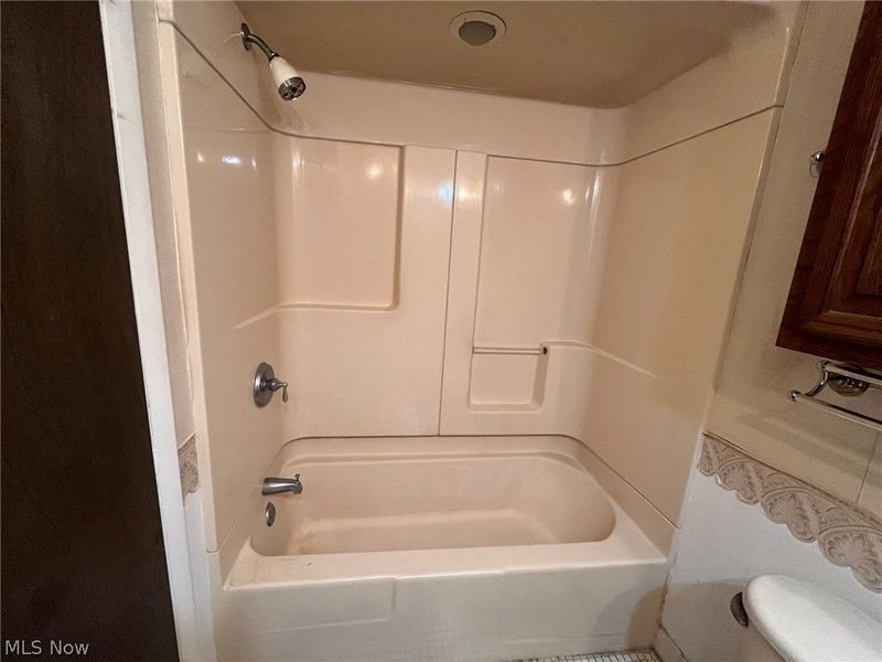 2992 Ivy Hill Circle, Unit B, Cortland, OH 44410 Photo 2