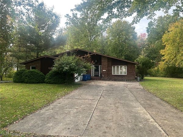 572 Buckeye Drive , Sheffield Lake, OH 44054