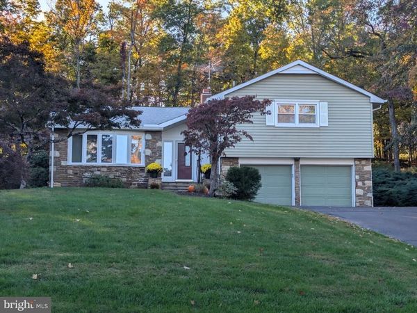 26 FAWN DRIVE, RARITAN TWP, NJ 08822