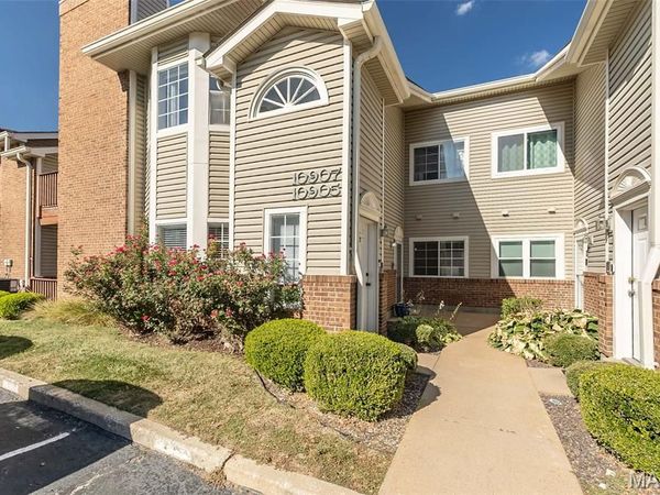 10905 Vauxhall Drive, Creve Coeur, MO 63146