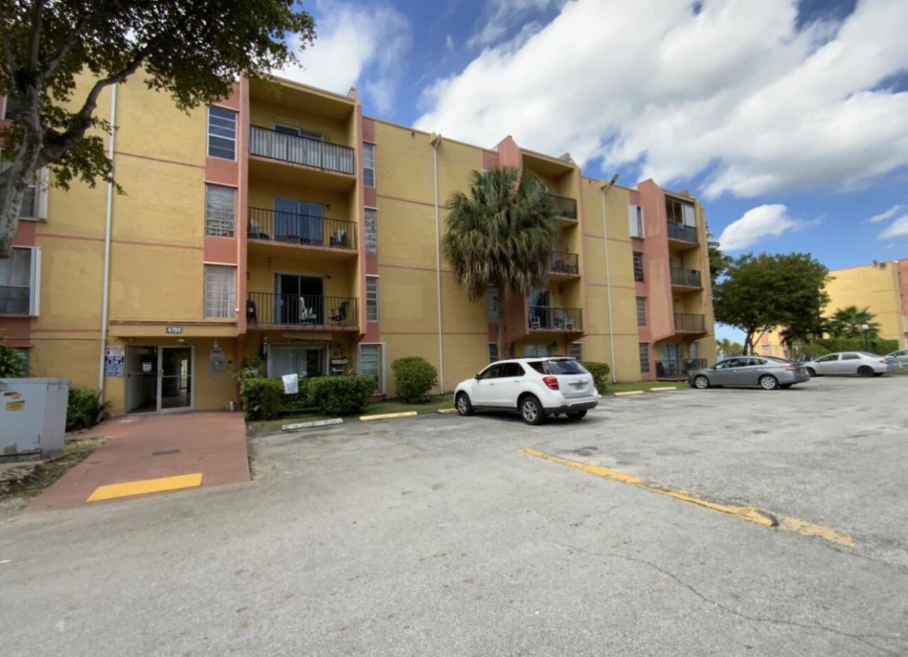 4709 NW 7th Street, Unit 109-9, Miami, FL 33126 Photo