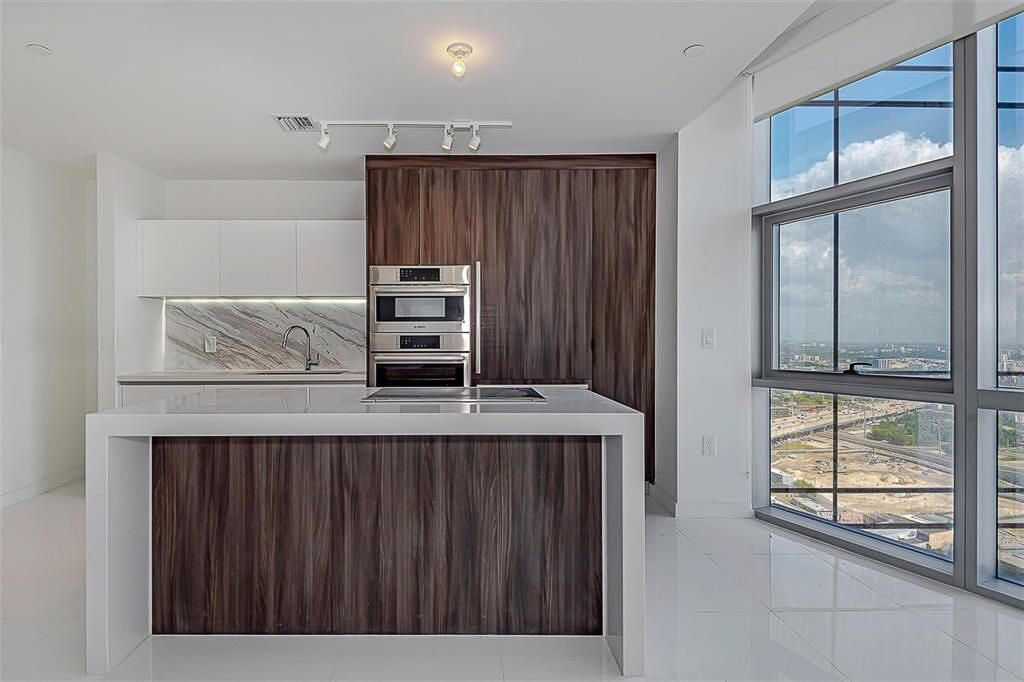 851 NE 1st Avenue, Unit 2402, Miami, FL 33132 Photo