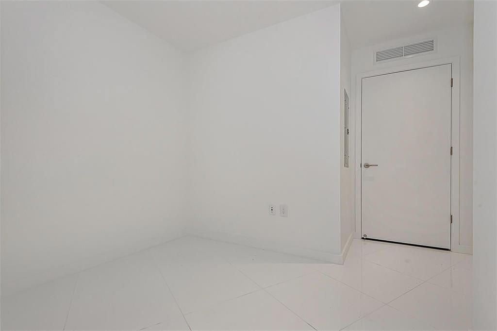 851 NE 1st Avenue, Unit 2402, Miami, FL 33132 Photo