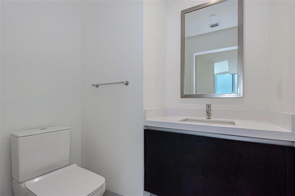 851 NE 1st Avenue, Unit 2402, Miami, FL 33132 Photo