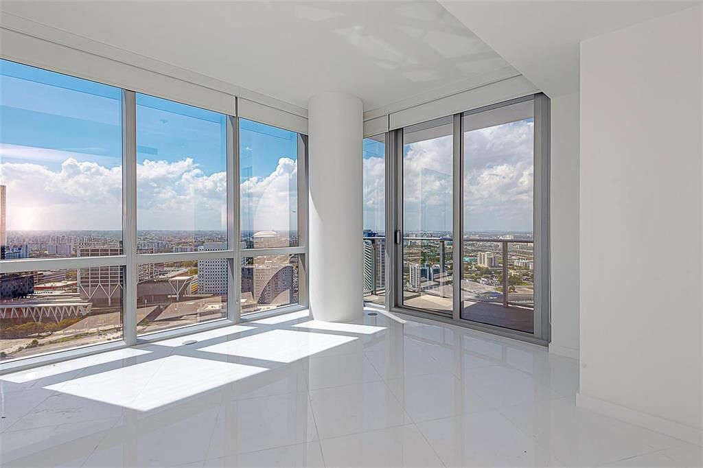 851 NE 1st Avenue, Unit 2402, Miami, FL 33132 Photo