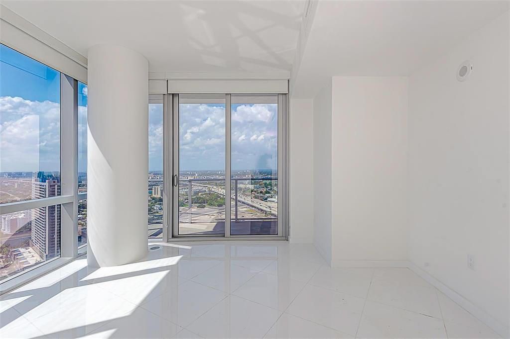 851 NE 1st Avenue, Unit 2402, Miami, FL 33132 Photo