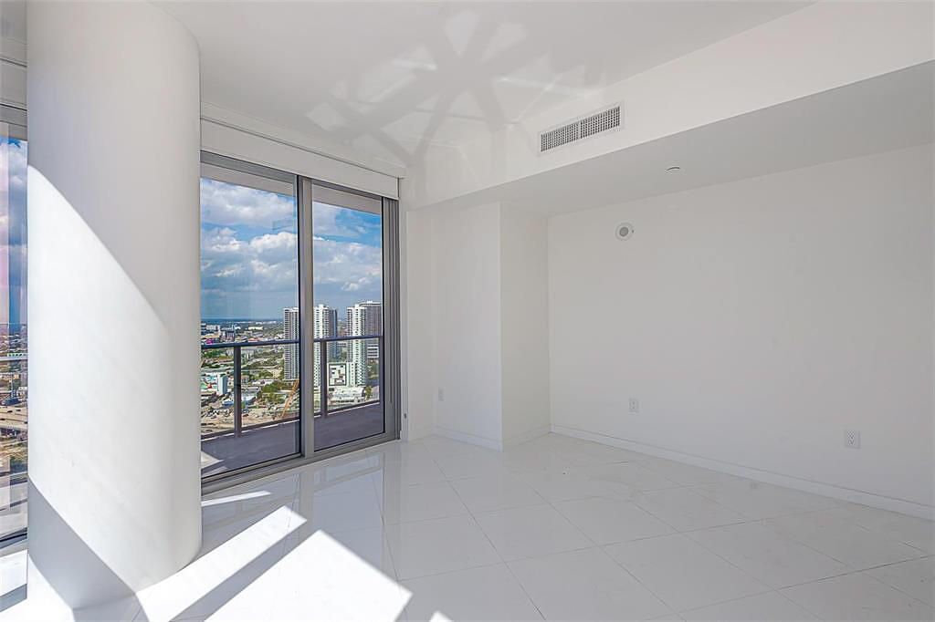 851 NE 1st Avenue, Unit 2402, Miami, FL 33132 Photo