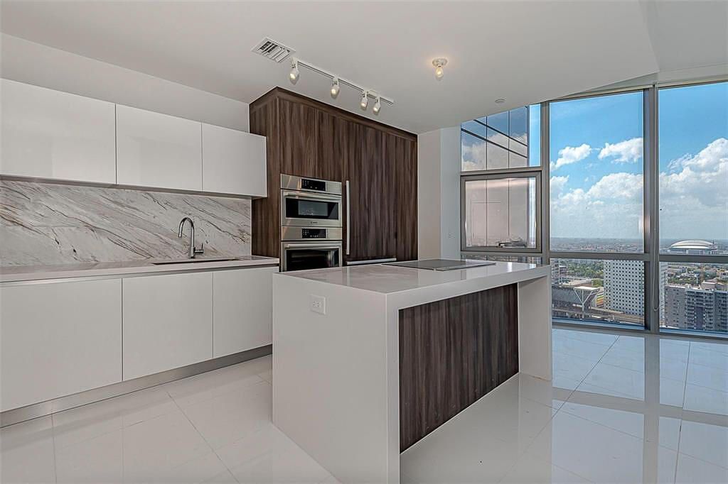 851 NE 1st Avenue, Unit 2402, Miami, FL 33132 Photo
