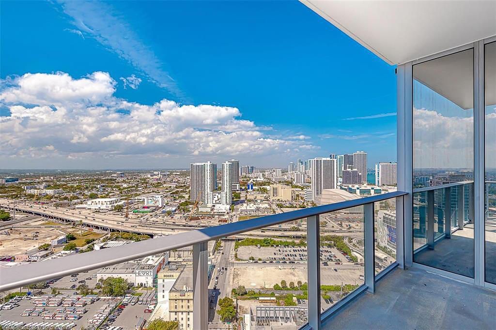 851 NE 1st Avenue, Unit 2402, Miami, FL 33132 Photo