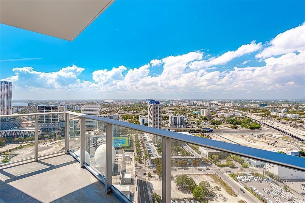 851 NE 1st Avenue, Unit 2402, Miami, FL 33132 Photo