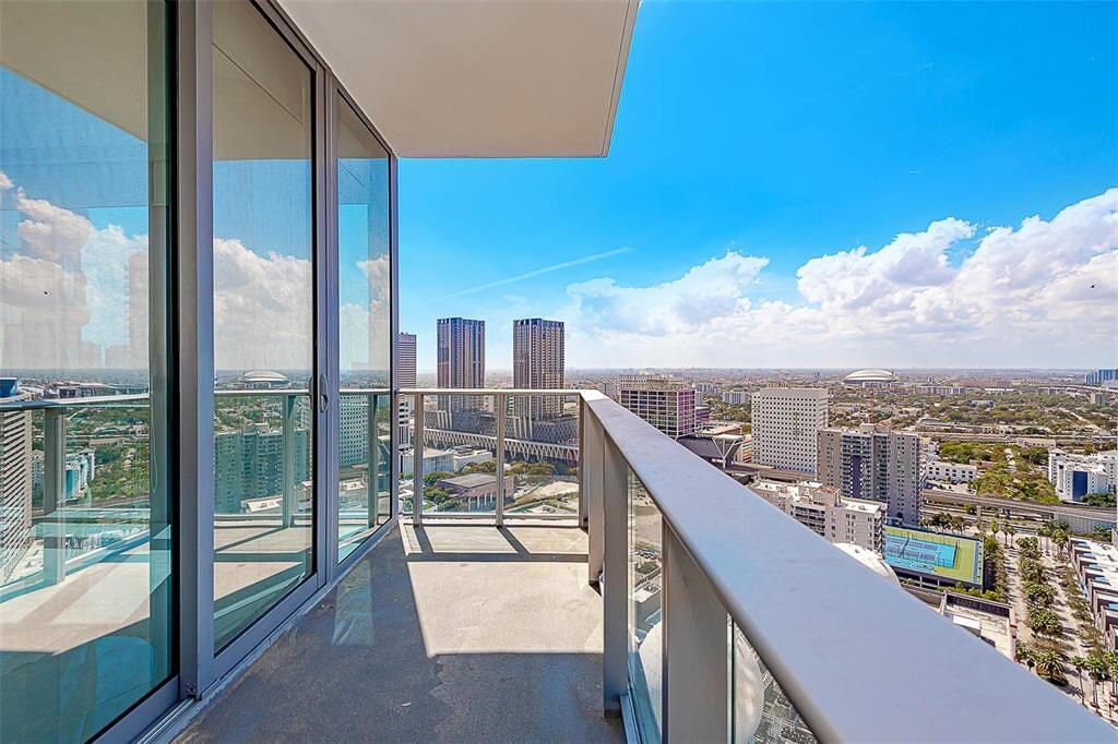 851 NE 1st Avenue, Unit 2402, Miami, FL 33132 Photo