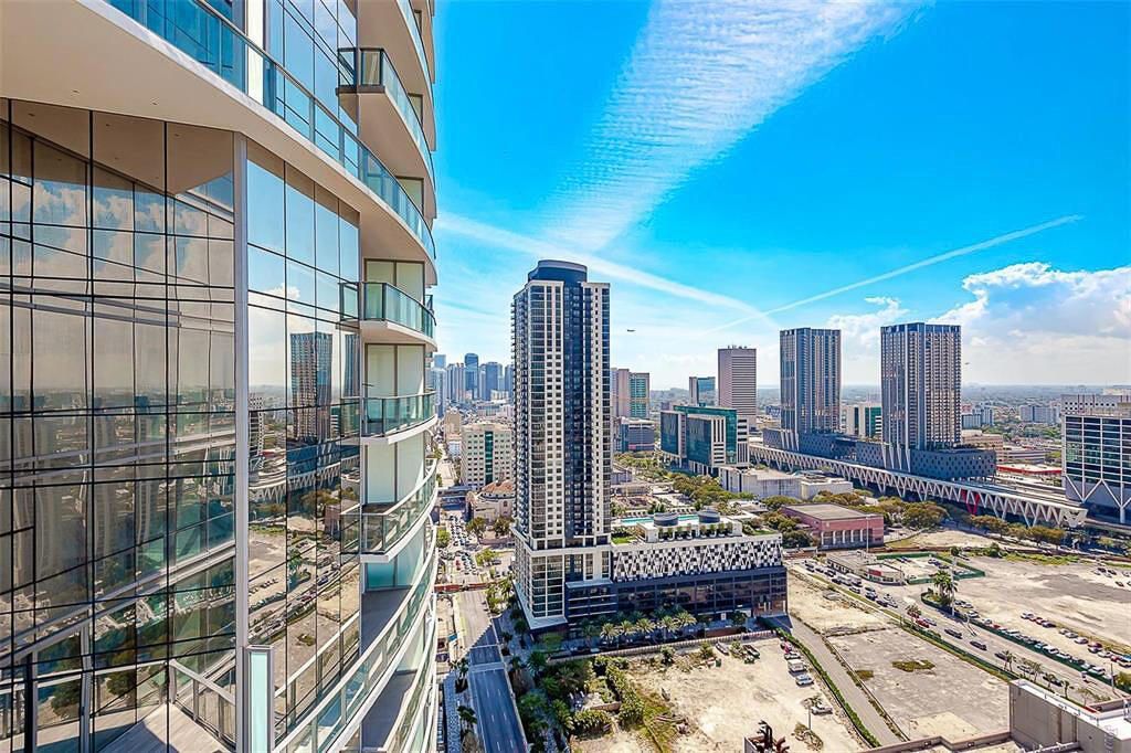 851 NE 1st Avenue, Unit 2402, Miami, FL 33132 Photo