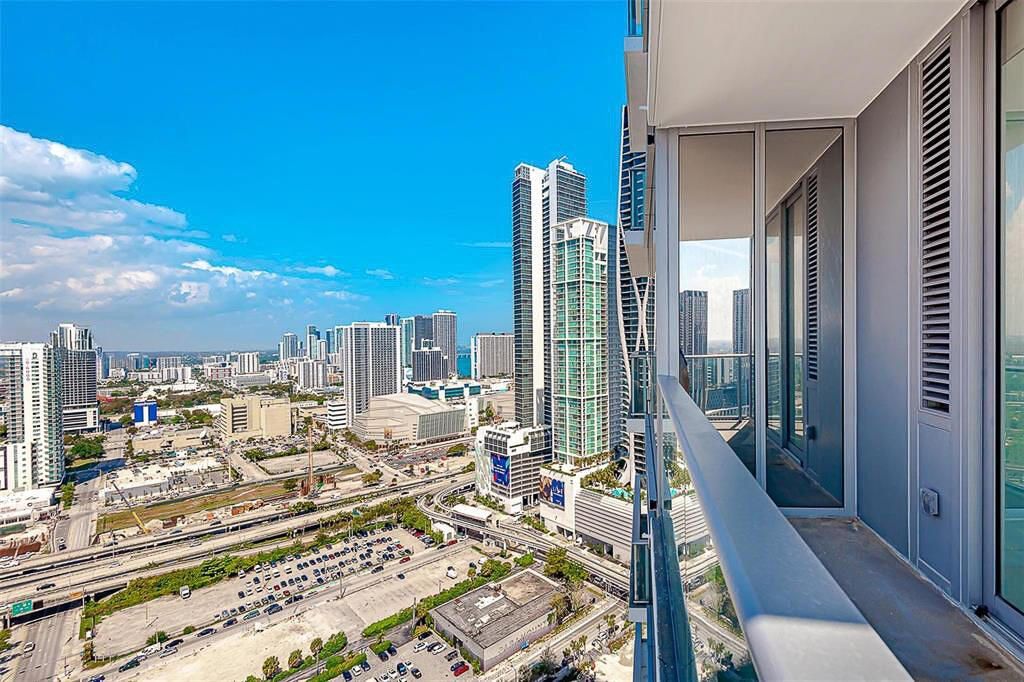 851 NE 1st Avenue, Unit 2402, Miami, FL 33132 Photo