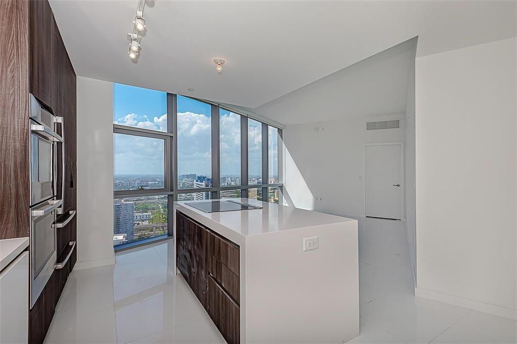 851 NE 1st Avenue, Unit 2402, Miami, FL 33132 Photo