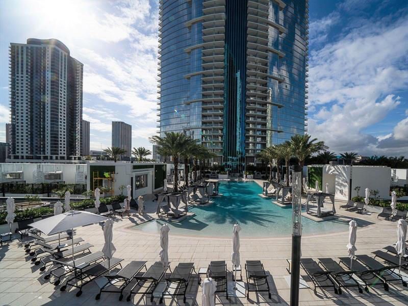 851 NE 1st Avenue, Unit 2402, Miami, FL 33132 Photo