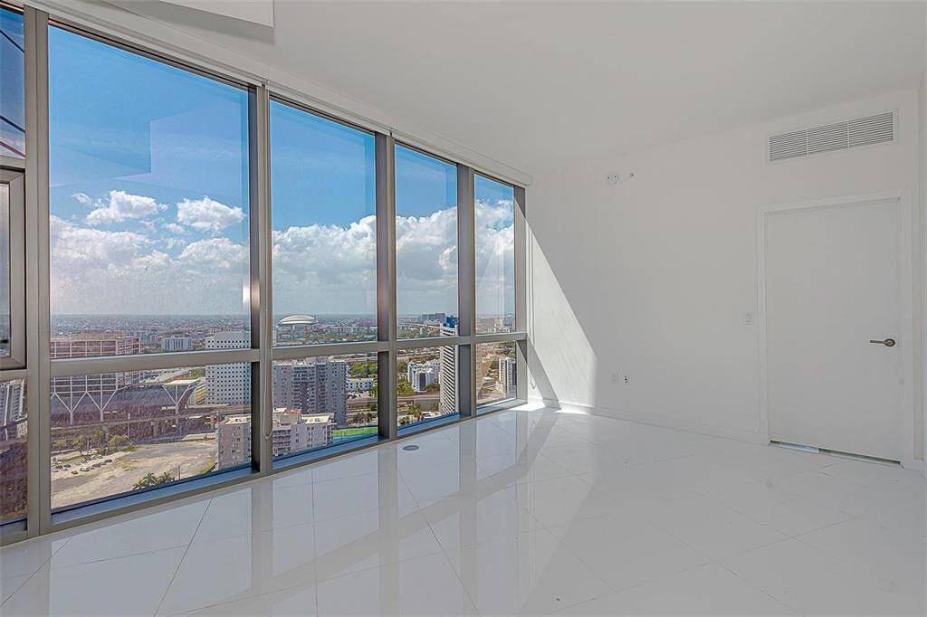 851 NE 1st Avenue, Unit 2402, Miami, FL 33132 Photo