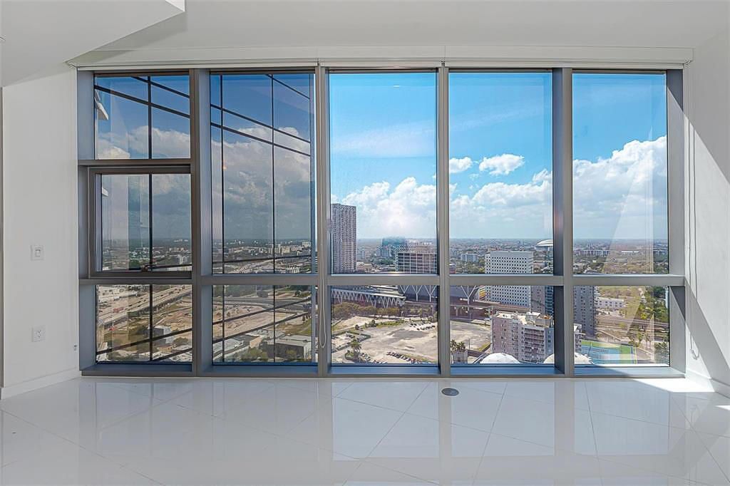 851 NE 1st Avenue, Unit 2402, Miami, FL 33132 Photo
