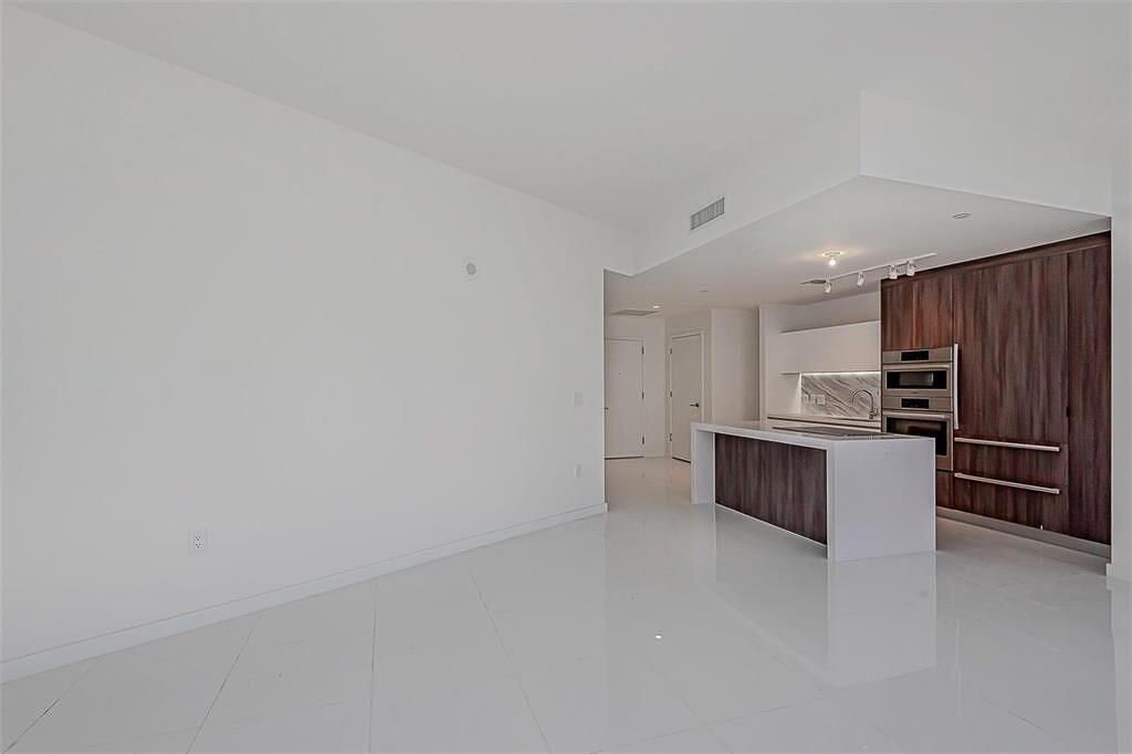 851 NE 1st Avenue, Unit 2402, Miami, FL 33132 Photo
