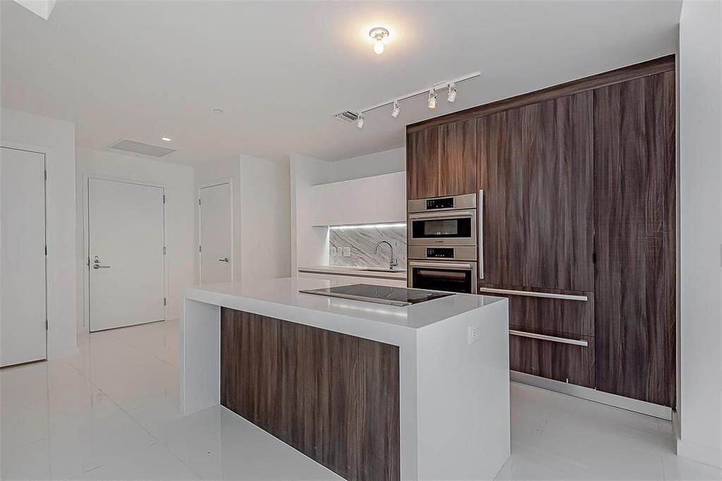 851 NE 1st Avenue, Unit 2402, Miami, FL 33132 Photo