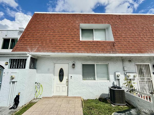10710 NW 7TH Street, Unit 8A, Miami, FL 33172