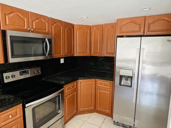 10710 NW 7TH Street, Unit 8A, Miami, FL 33172