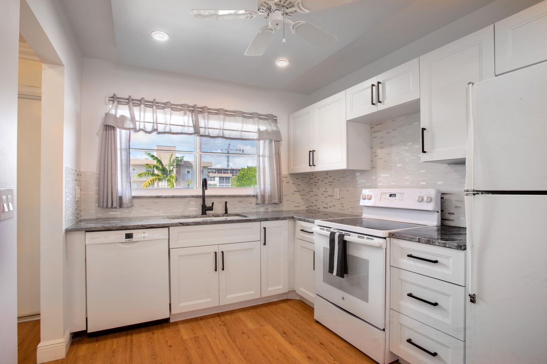 2012 S Federal Highway, Unit 301, Boynton Beach, FL 33435 Photo