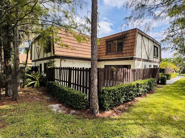 142 WEYBRIDGE Circle, Unit C, Royal Palm Beach, FL 33411