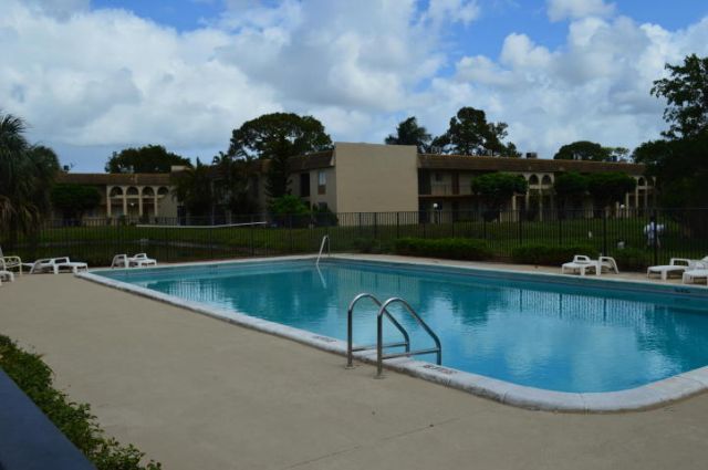 6100 Forest Hill Boulevard, Unit 201, West Palm Beach, FL 33415 Photo