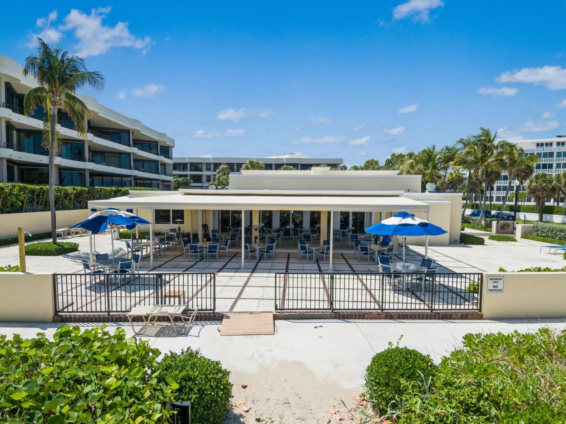 150 Bradley Place, Unit 906, Palm Beach, FL 33480 Photo