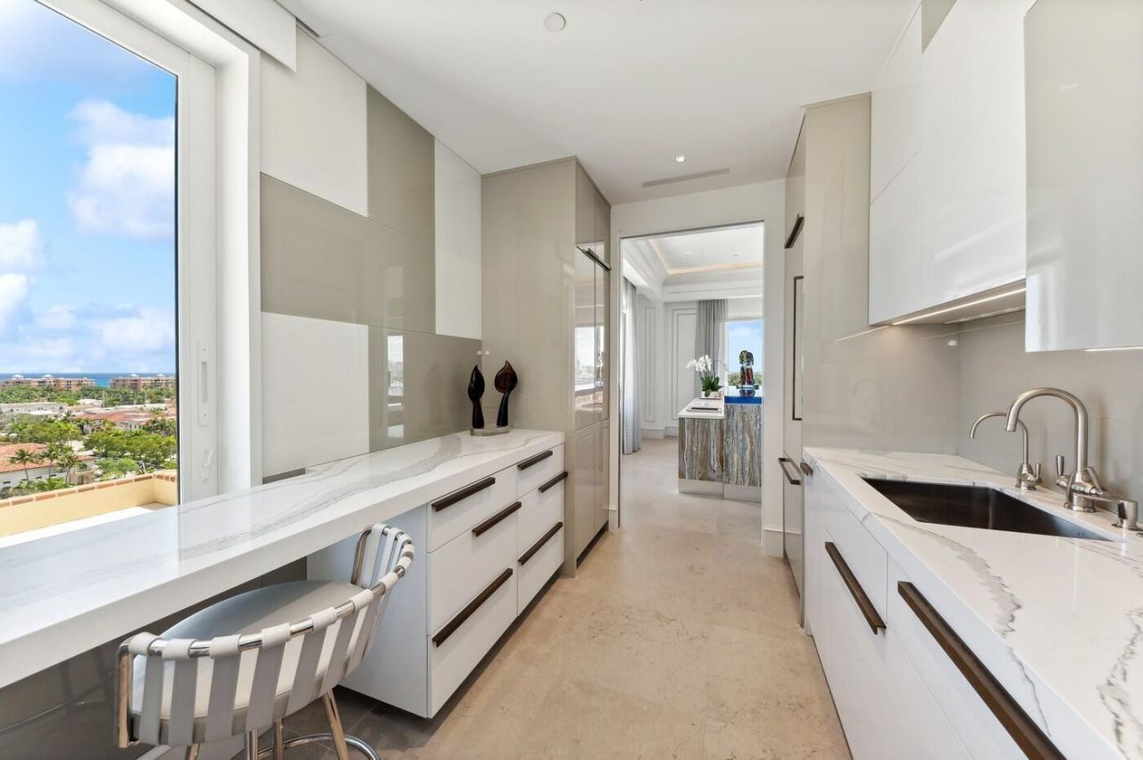 150 Bradley Place, Unit 906, Palm Beach, FL 33480 Photo