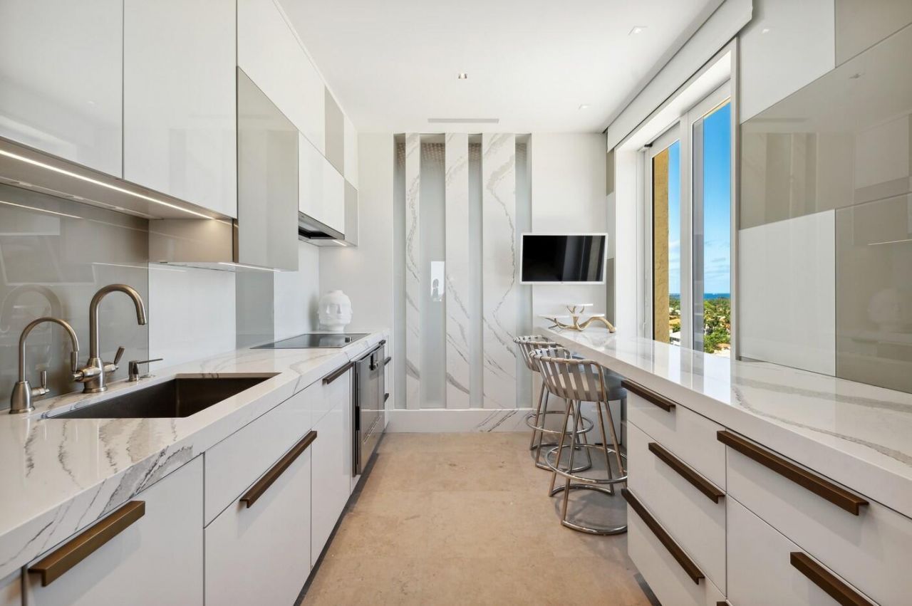 150 Bradley Place, Unit 906, Palm Beach, FL 33480 Photo